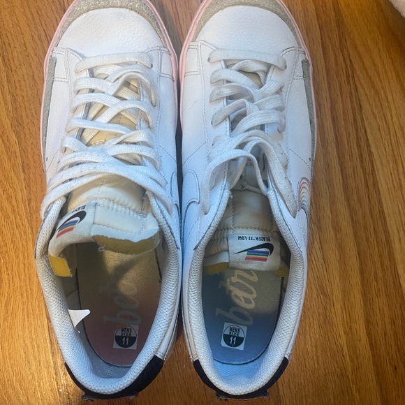 Nike shoes - Picture 4 of 6